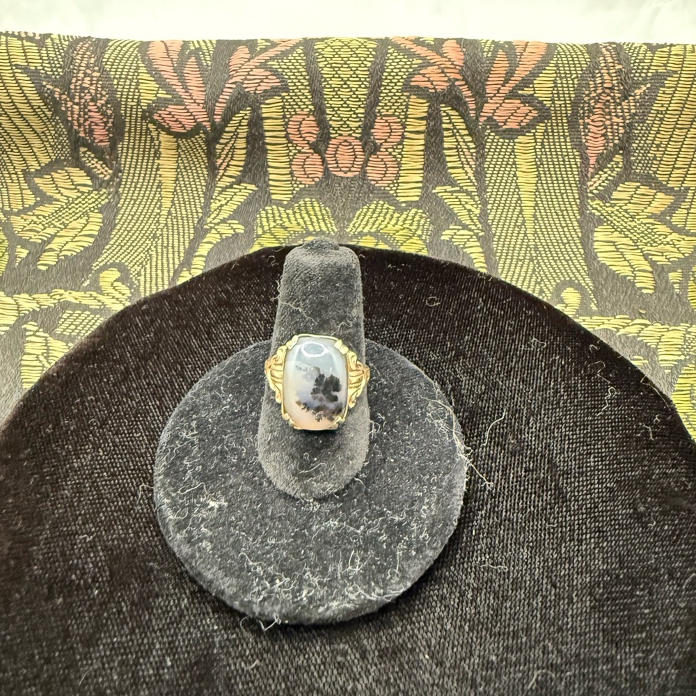 C. 1900s Antique Gold Tone Agate Ring